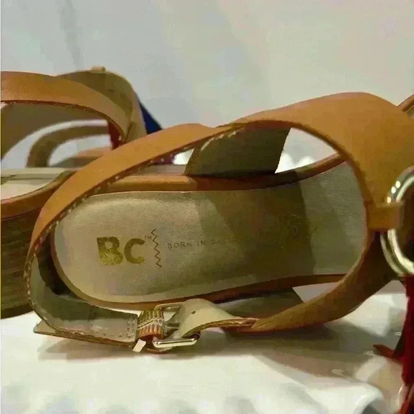 BC (Born in California) vegan leather sandals, organic. Tassels, 2.5” heels - Picture 4 of 7